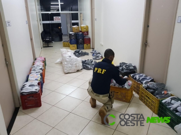 PRF apreende veículo lotado de mercadorias falsificadas em Santa Terezinha de Itaipu