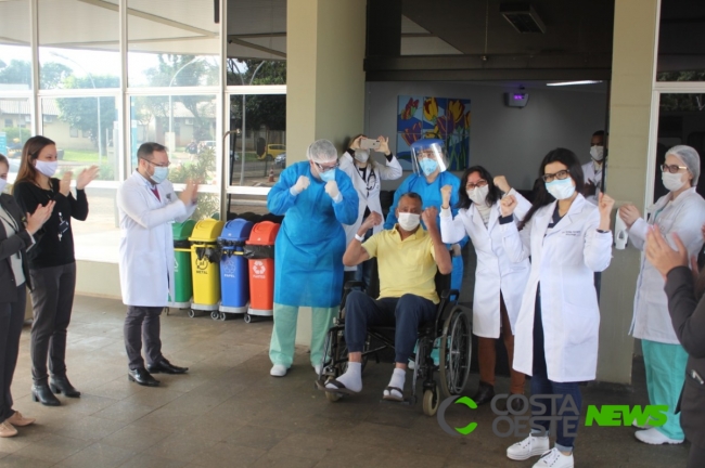 Hospital Costa Cavalcanti comemora a oitava alta de paciente de covid-19