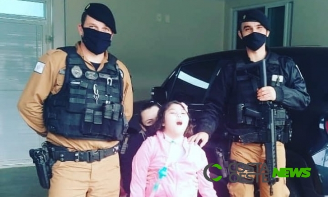 Menina que sonha ser policial recebe visita especial da ROTAM de Medianeira