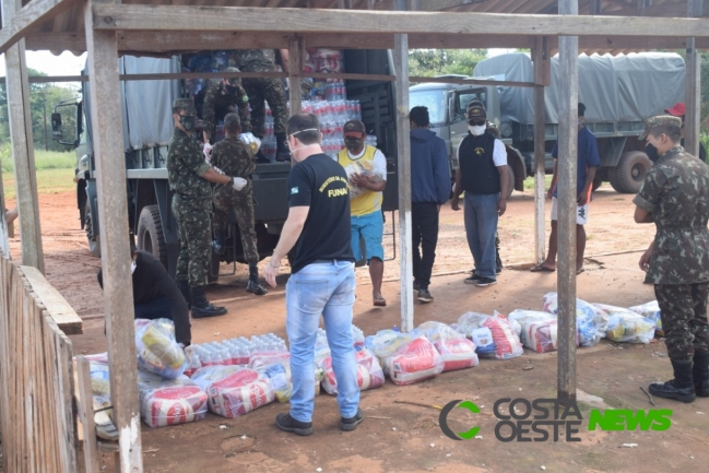 Exército, FUNAI e Defesa Civil entregam cestas básicas à comunidades indígenas em Guaíra e Terra Roxa