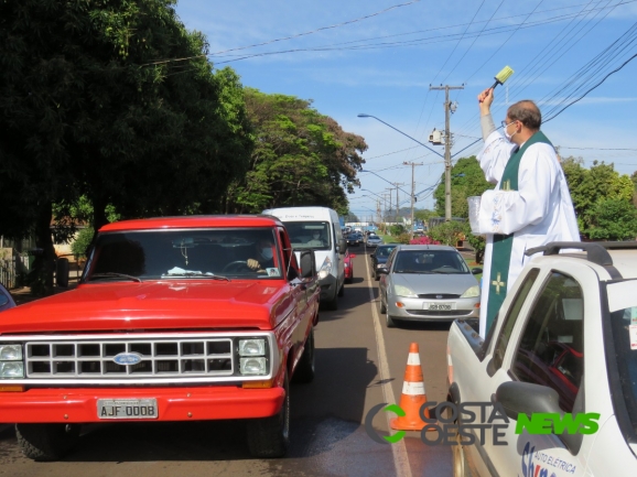 Tradicional benção dos carros reúne centenas de veículos em Santa Helena; confira imagens e vídeo