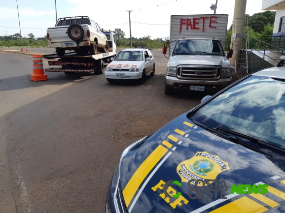 A PRF, delegacia de Guaira, recupera 2 veículos com queixa de roubo/furto e prende 4 criminosos