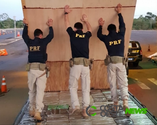 PRF apreende caminhão carregado com mais de 600 kg de maconha