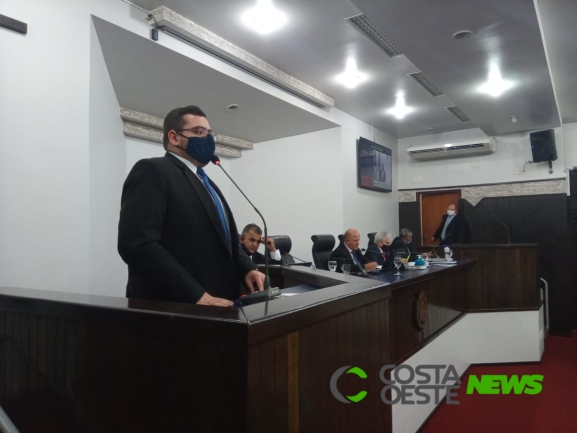 Vereadores aprovam projeto que barra a contratação de empresas ???fichas sujas??? pelo município