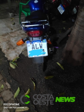 Pol. Civil e Militar apreendem motocicleta, droga e conduz uma pessoa para a Delegacia de Santa Helena