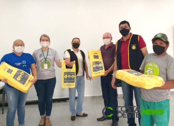 Rotary Club entrega cerca de 30 mil sacolas biodegradáveis em Santa Helena e Diamante do Oeste