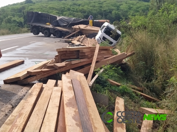 Acidente bloqueia BR-163 entre Mercedes e Guaíra