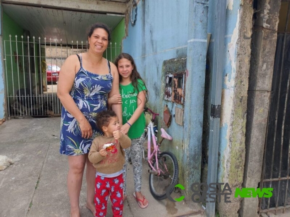 Menina de 12 anos percorre quase 20km de bicicleta para comprar cachorro pra mãe no Paraná
