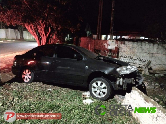 Motorista colide veículo contra muro em Santa Terezinha de Itaipu