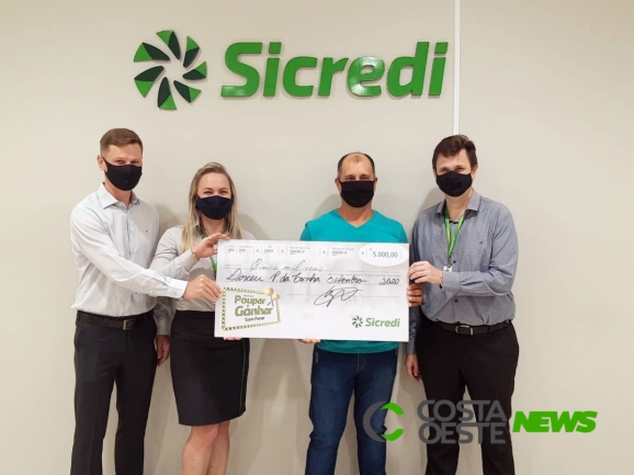 Sicredi entrega prêmio de R$ 5 mil para poupador de São Miguel do Iguaçu