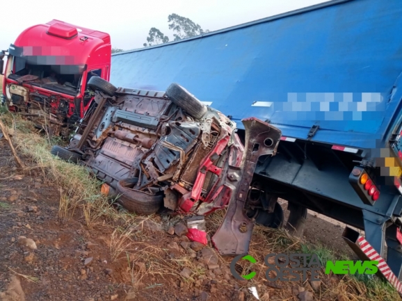 Acidente entre carreta e carro é registrado na BR-277 em Matelândia