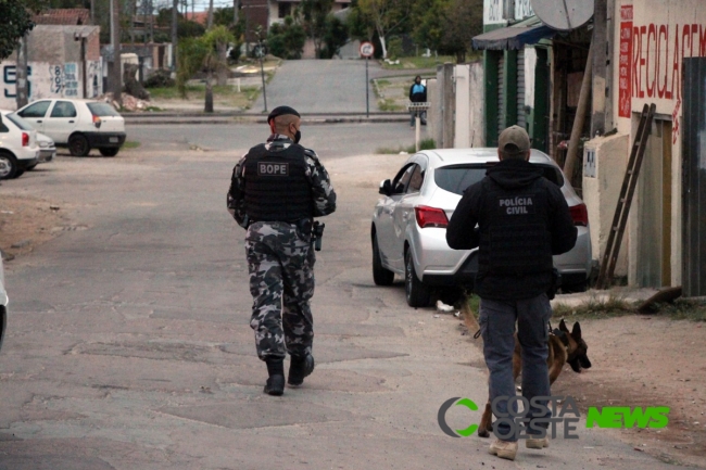 Polícia Civil e PM prendem 15 envolvidos com tráfico de drogas