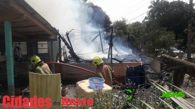 Incêndio destrói residência no interior de Missal