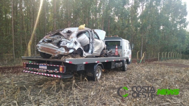 Jovens roubam veículo, fogem em alta velocidade e capotam na BR-163 em Guaíra