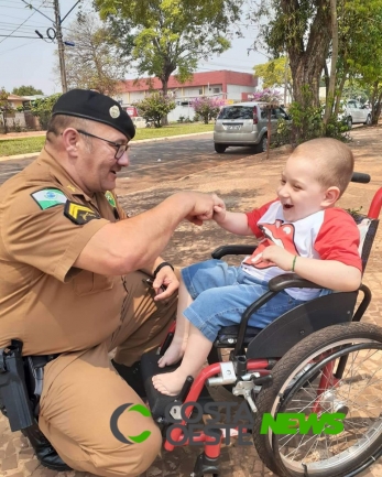 Pequeno Arthur recebe surpresa emocionante da PM em Santa Helena