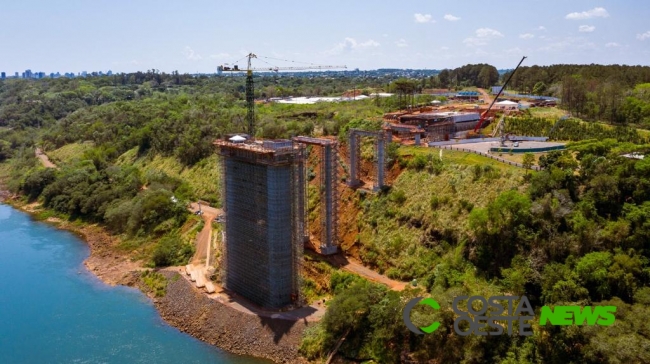 Ponte da Integração ganha primeira estrutura que dará formato de ligação à obra