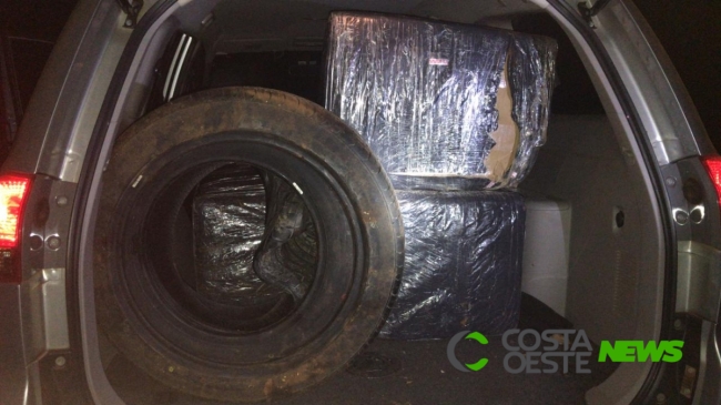 Policiais encontram mercadorias e pneus abandonados em porto clandestino