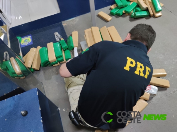 Mais de 50 quilos de maconha são apreendidos pela PRF na BR-277 em Céu Azul
