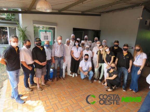 Secretário de Estado da Agricultura Norberto Ortigara entrega certificado da SUSAF para Santa Helena (vídeo)