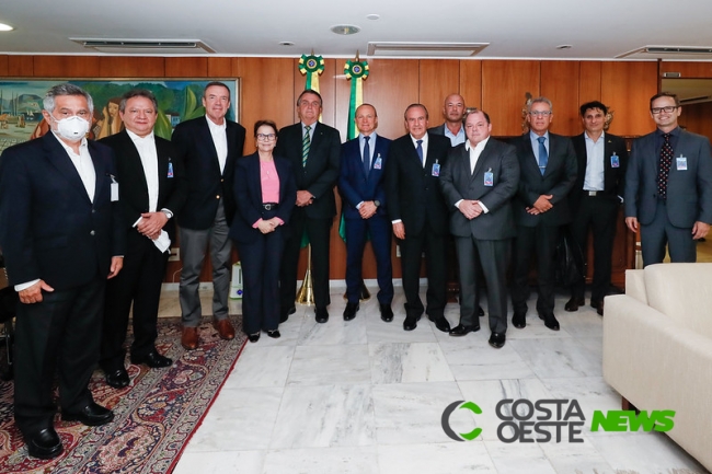Diretor Presidente da Lar Cooperativa participa de reunião com Bolsonaro e  Ministra Tereza Cristina 