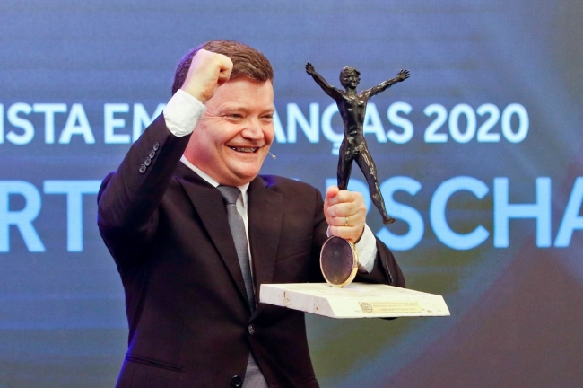 Executivos da Lar Cooperativa recebem Prêmio Equilibrista e Revelação em Finanças 2020