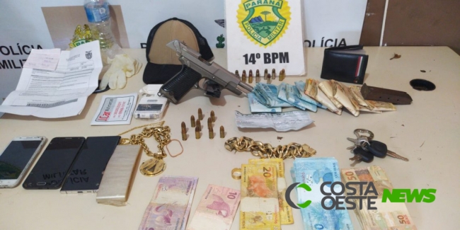 Homens assaltam loja de veículos em Foz, batem carro durante fuga e são presos