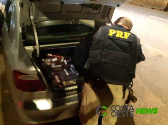 PRF apreende veículo transportando cigarros na BR-277