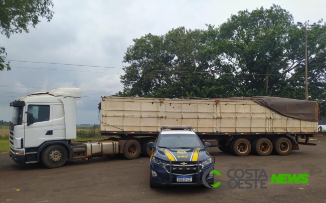 PRF apreende carreta carrega com R$ 1,5 milhão em cigarros em Santa Terezinha de Itaipu 