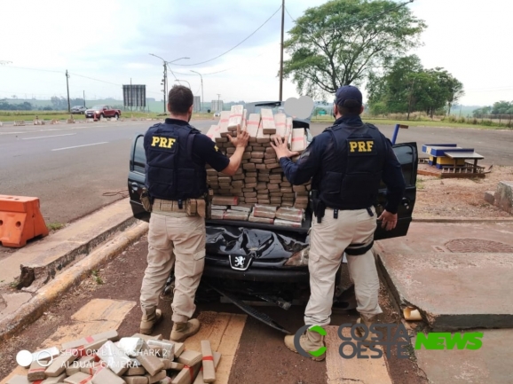 Durante fuga motorista capota carro na BR-277 e acaba preso pela PRF