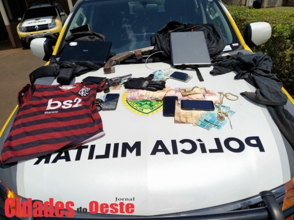Policiais prendem assaltantes após troca de tiros em Missal