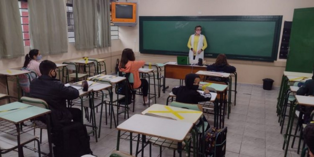 Colégios estaduais iniciam retomada gradual das aulas presenciais em Foz do Iguaçu Costa Oeste