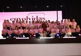 Membras do Comitê Mulher com a palestrante Bruna Lombardi e conselheiras da cooperativa - Crédito fotos: Leandro Carvalho