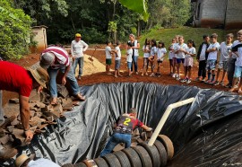 Construção de fossa ecológica