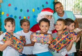 Entrega dos presentes da Campanha da Estrelinha, do Programa Força Voluntária da Itaipu, em 2019.