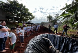 Construção de fossa ecológica