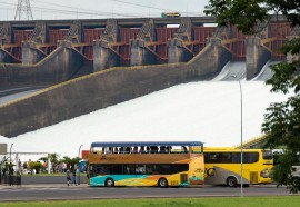 Vertedouro aberto atrai mais de 65 mil turistas para Itaipu-Foto:Rubens Fraulini / Itaipu Binacional