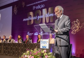 O vice-governador e presidente licenciado da Fecomércio, Darci Piana durante seu discurso - Foto: assessoria