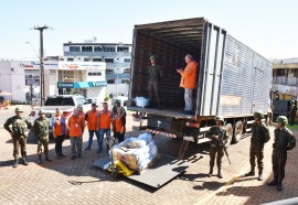 Defesa Civil do Estado entrega cestas básicas em São Miguel