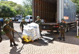 Defesa Civil do Estado entrega cestas básicas em São Miguel