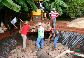 Construção de fossa ecológica