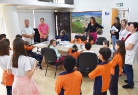 Alunos em visita a prefeitura