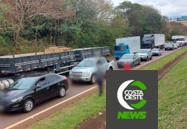 Destombamento de carreta gera fila extensa na BR-277 em São Miguel do Iguaçu