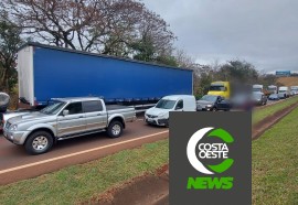 Destombamento de carreta gera fila extensa na BR-277 em São Miguel do Iguaçu