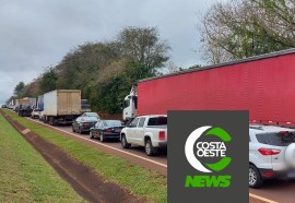 Destombamento de carreta gera fila extensa na BR-277 em São Miguel do Iguaçu