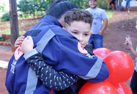 Ação solidária do SAMU realiza sonho de pequeno fã e faz surpresa em aniversário - Foto: Assessoria