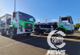 Medianeira recebe dois caminhões novos