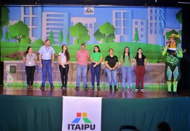 Teatro infantil em Itaipulândia