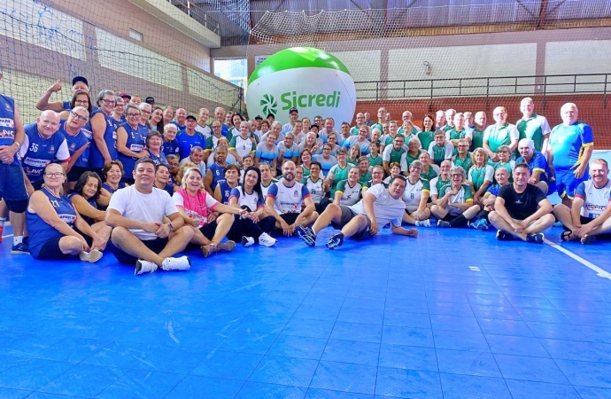 1º Circuito Sicredi de Voleibol Câmbio reúne terceira idade da região