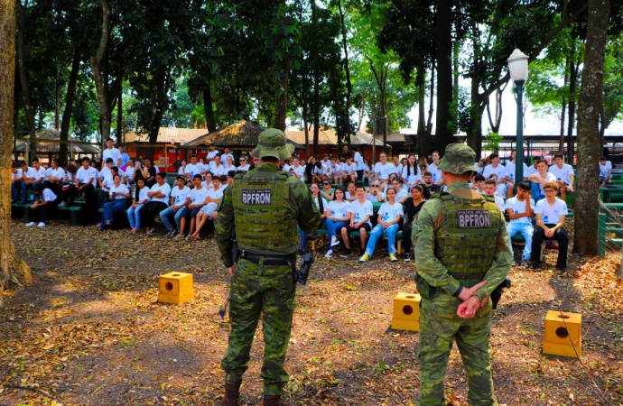 150 jovens da região lindeira têm dia de interação e conhecimento sobre operações policiais