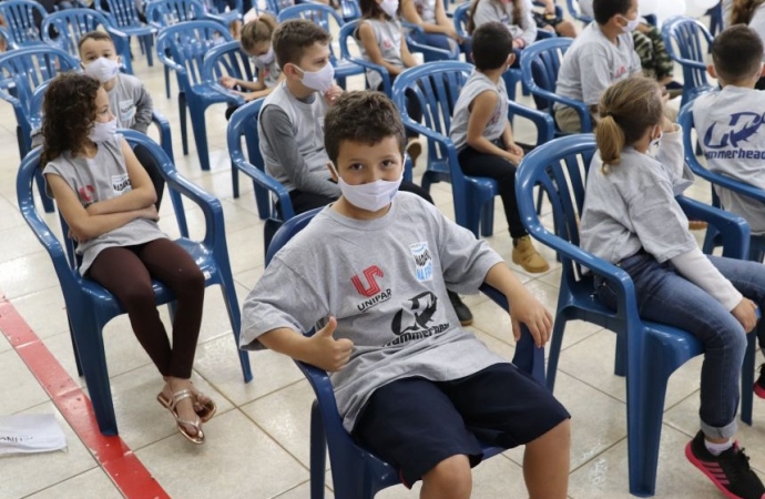 70 crianças guairenses são contempladas com o projeto Nadando Paraná